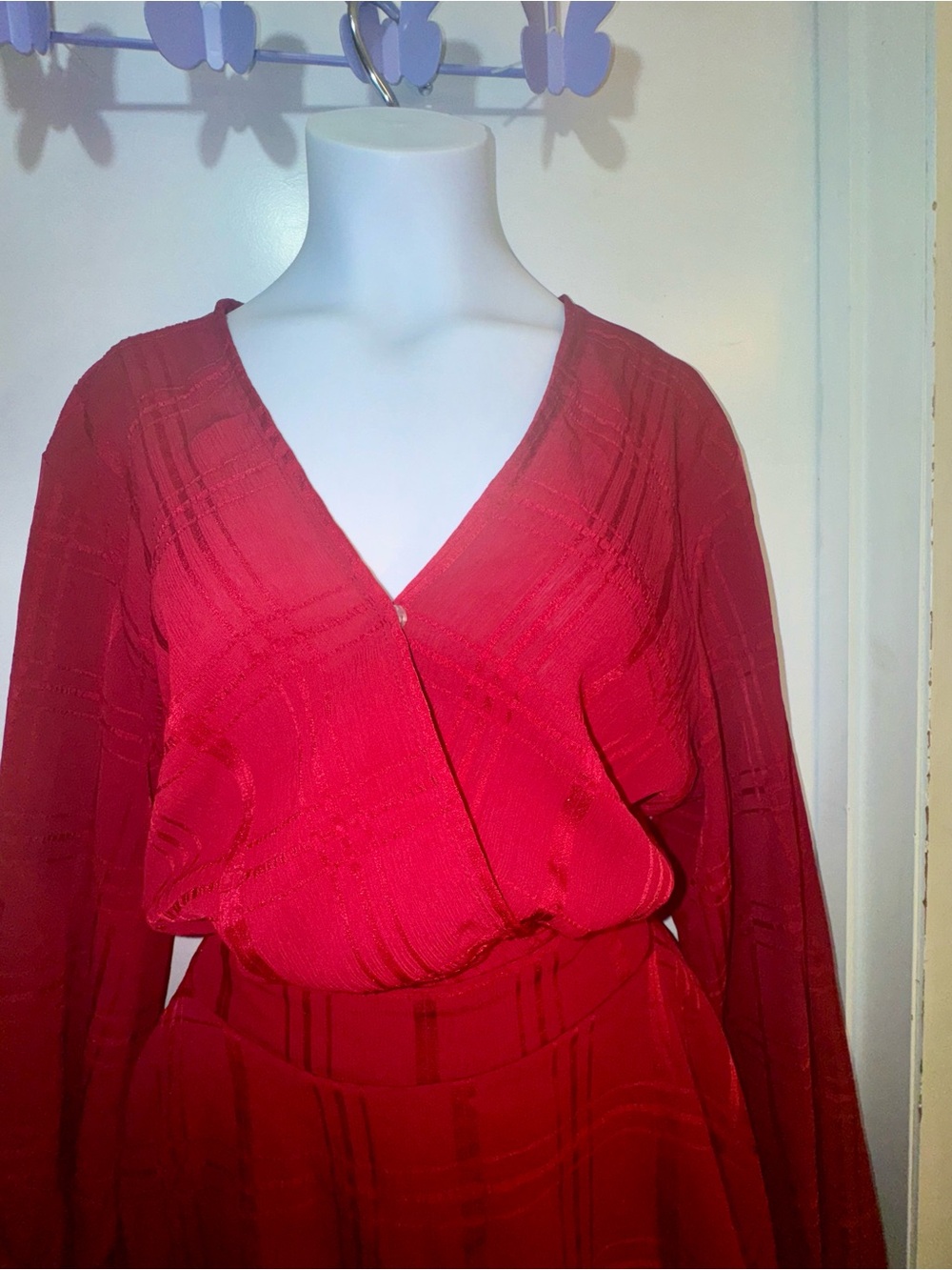 Red V-Neck Tiered romper dress with Waist Tie - Picture 5 of 6